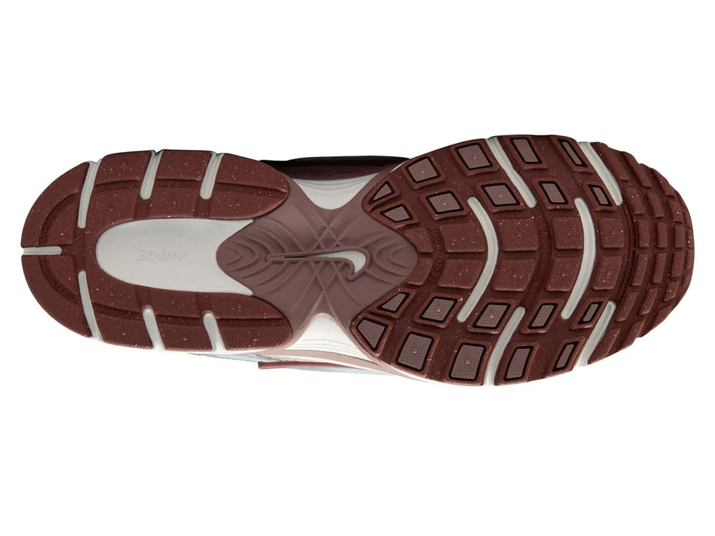 Nike V5 RNR Sneaker - Women's