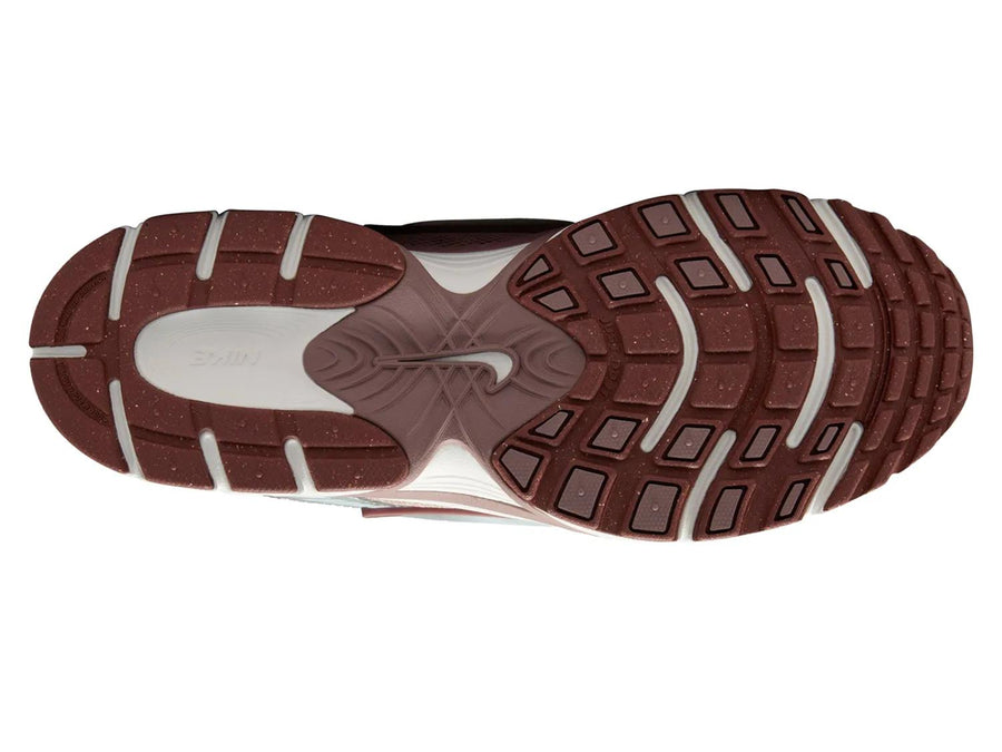 Nike V5 RNR Sneaker - Women's
