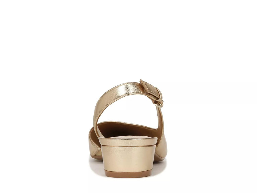 Naturalizer Banks Pump