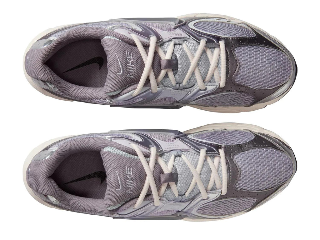 Nike V5 RNR Sneaker - Men's