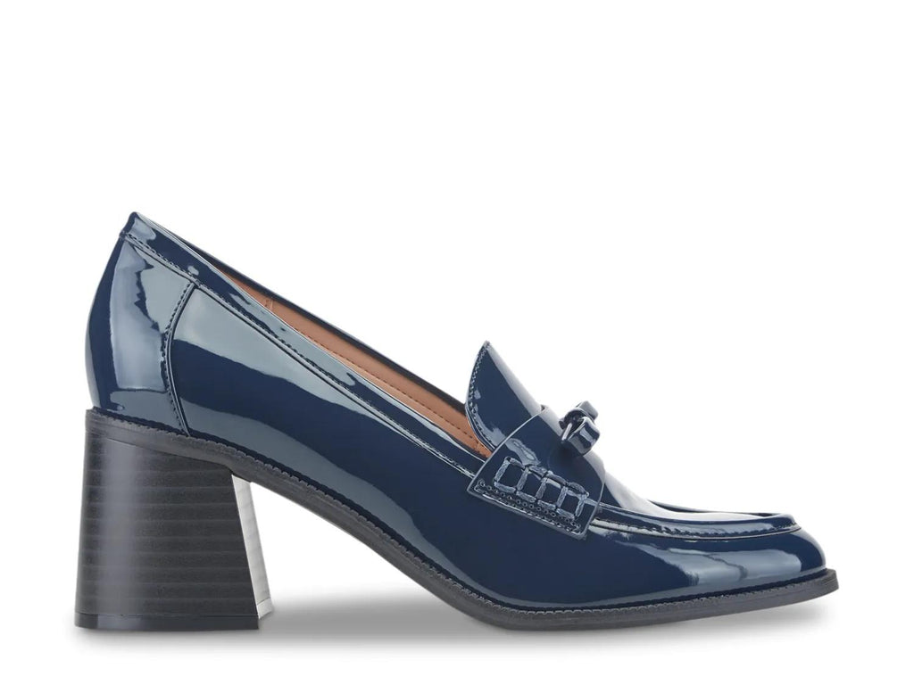 Bandolino Kaynei Loafer