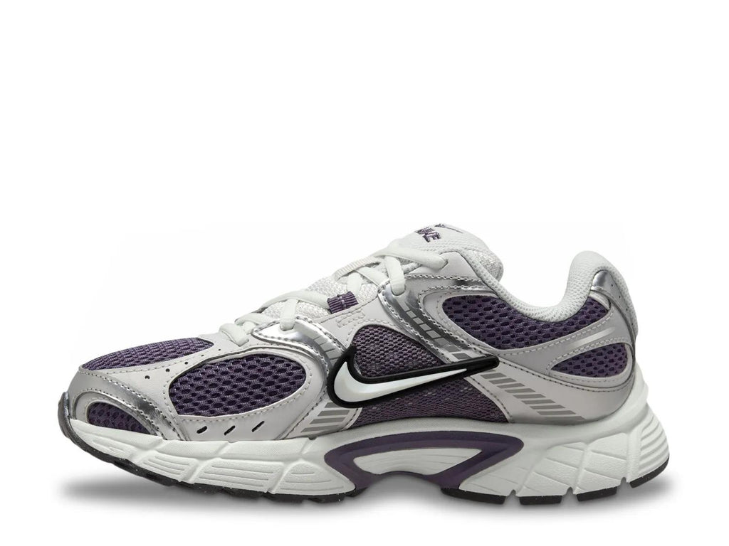 Nike V5 RNR Sneaker - Women's