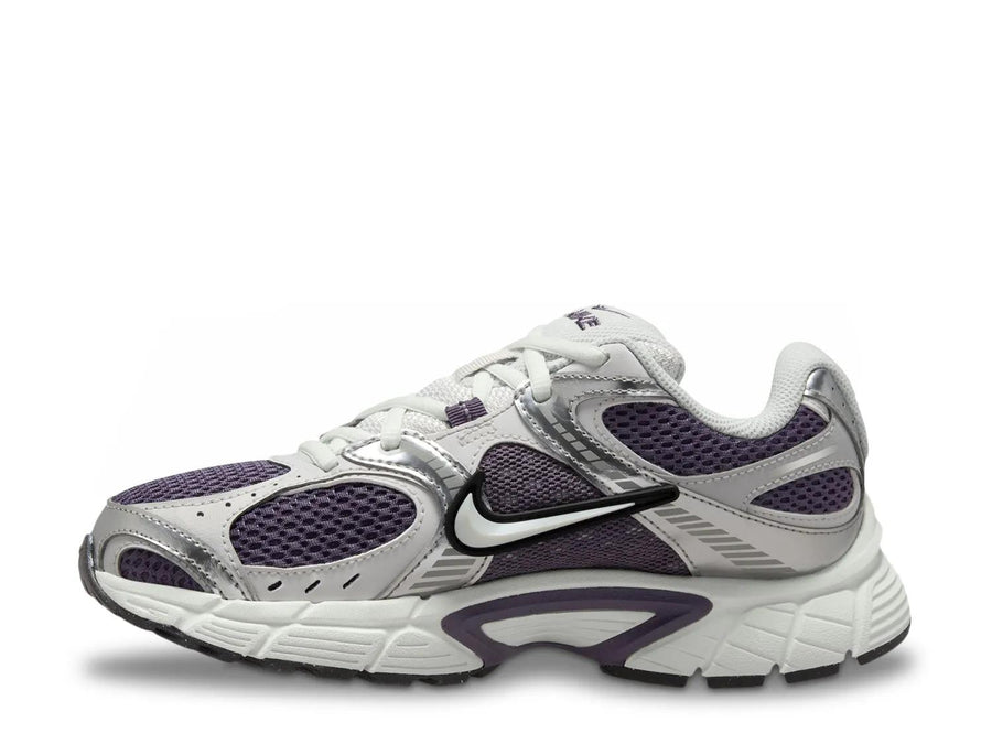 Nike V5 RNR Sneaker - Women's