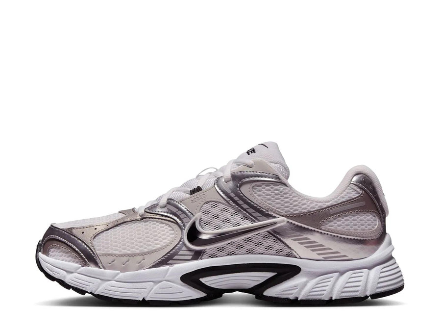 Nike V5 RNR Sneaker - Men's