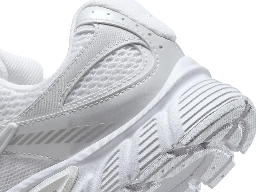 Nike V5 RNR Sneaker - Women's