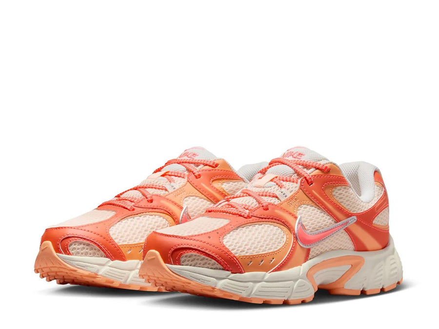 Nike V5 RNR Sneaker - Women's