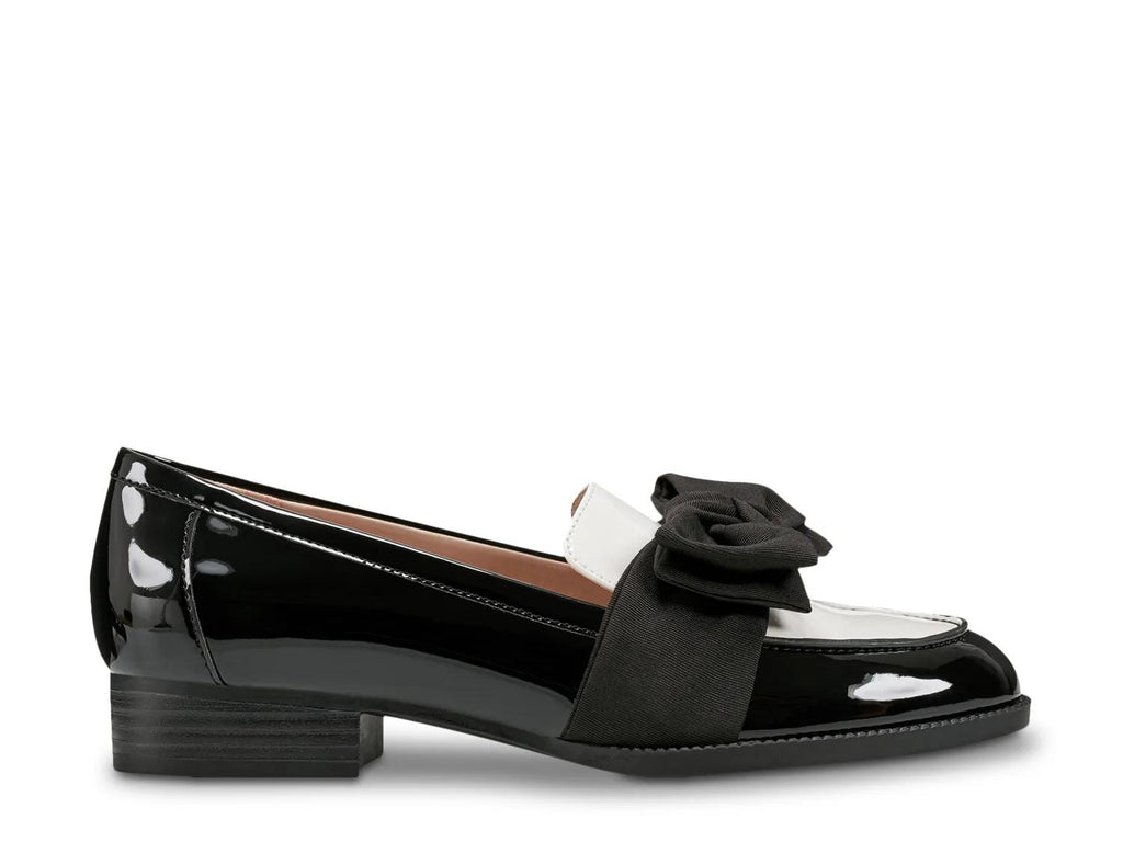 Bandolino Lindio Loafer