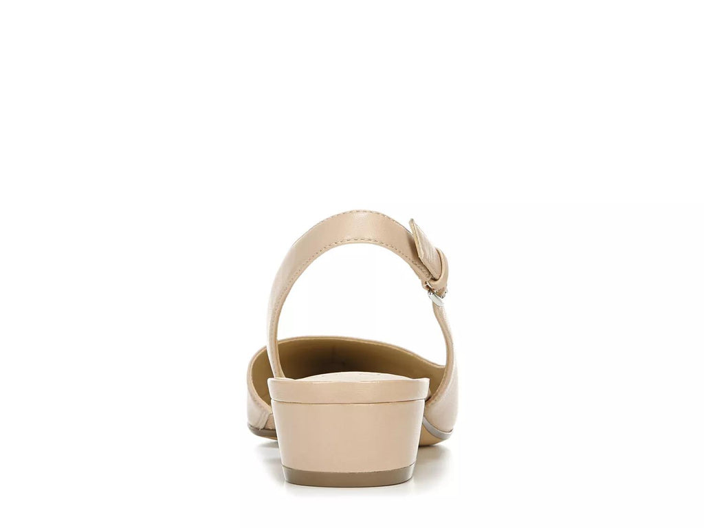 Naturalizer Banks Pump