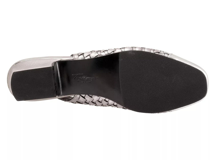 Trotters Dea Pump