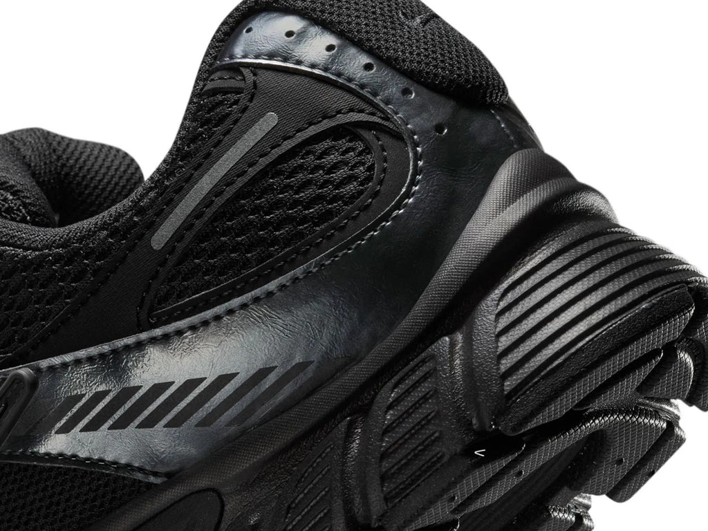 Nike V5 RNR Sneaker - Men's