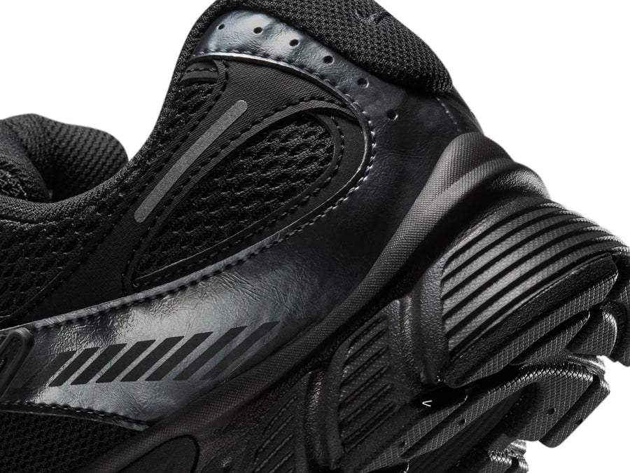 Nike V5 RNR Sneaker - Men's