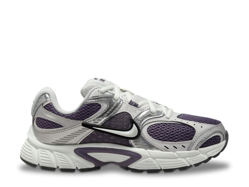 Nike V5 RNR Sneaker - Women's