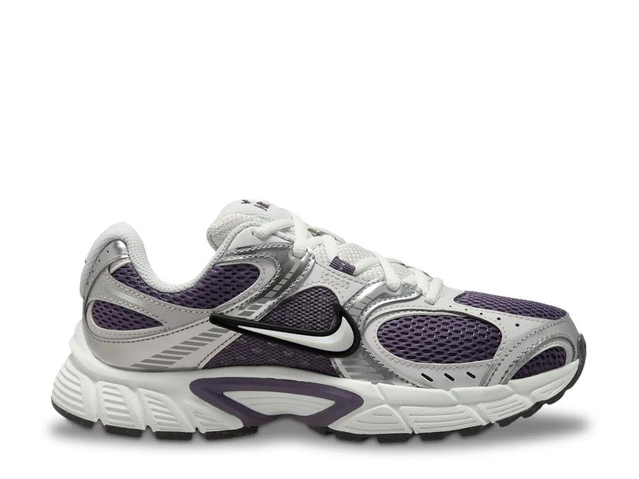 Nike V5 RNR Sneaker - Women's