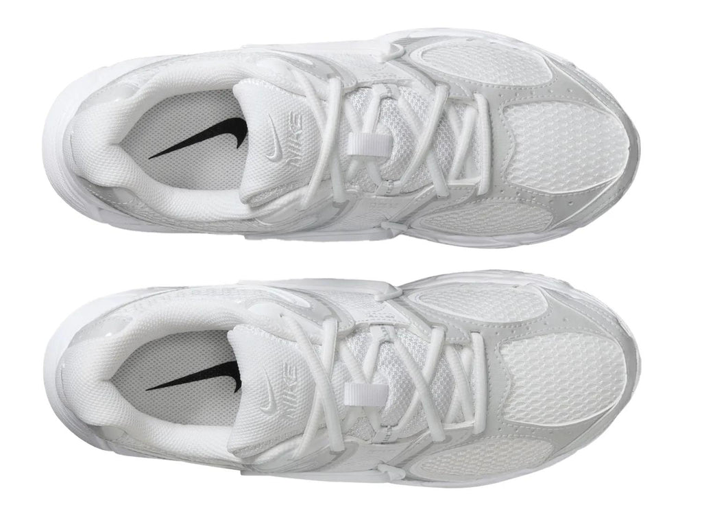 Nike V5 RNR Sneaker - Women's