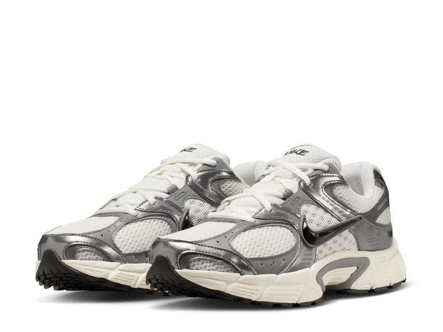 Nike V5 RNR Sneaker - Men's
