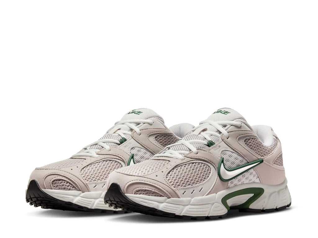 Nike V5 RNR Sneaker - Men's
