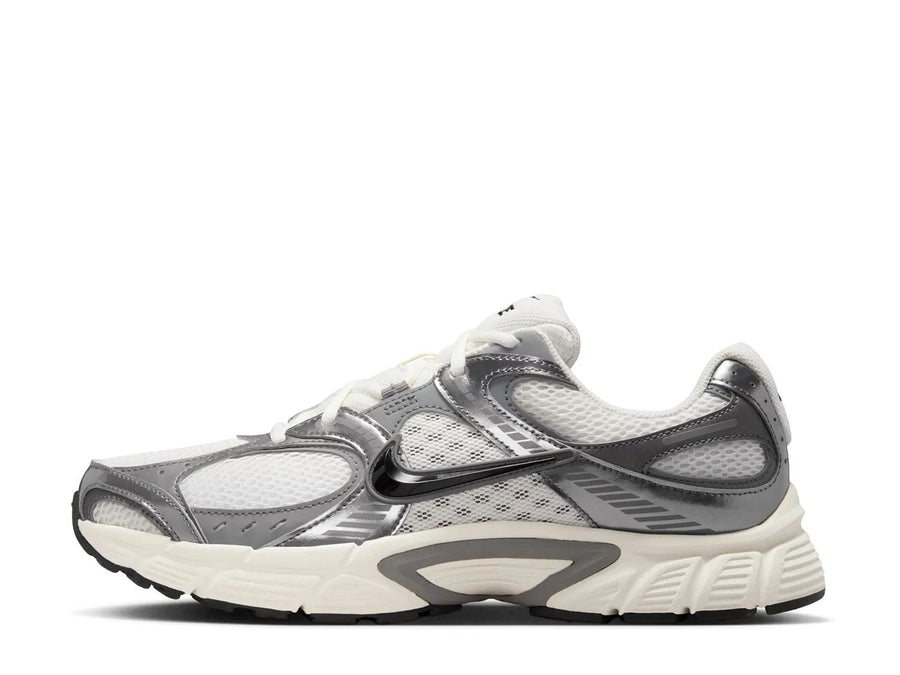 Nike V5 RNR Sneaker - Men's