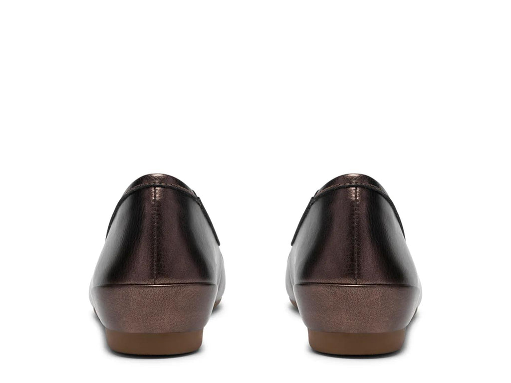 Clarks Cathrynn Luna Flat