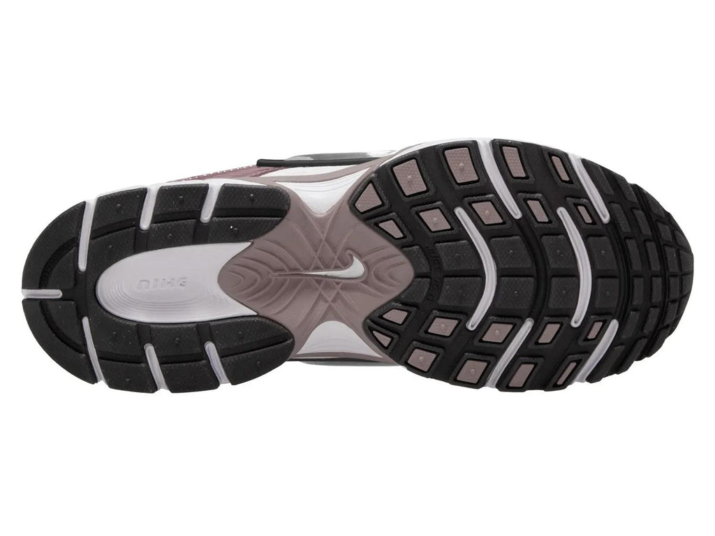Nike V5 RNR Sneaker - Women's