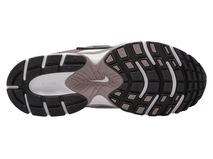 Nike V5 RNR Sneaker - Women's