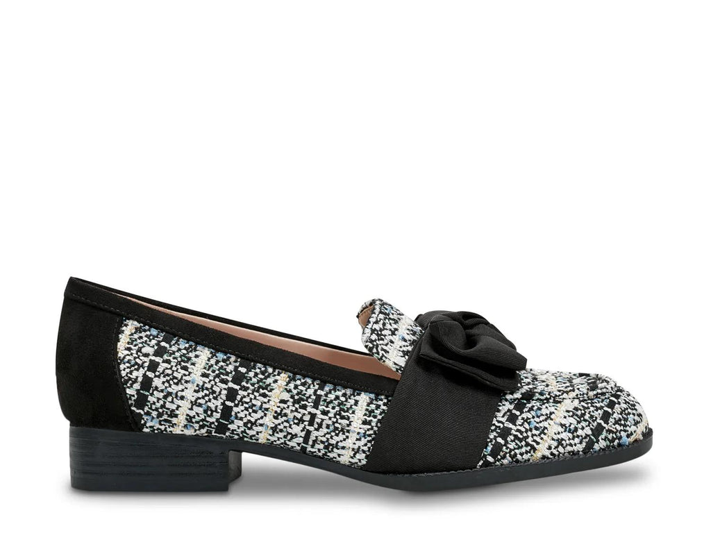 Bandolino Lindio Loafer