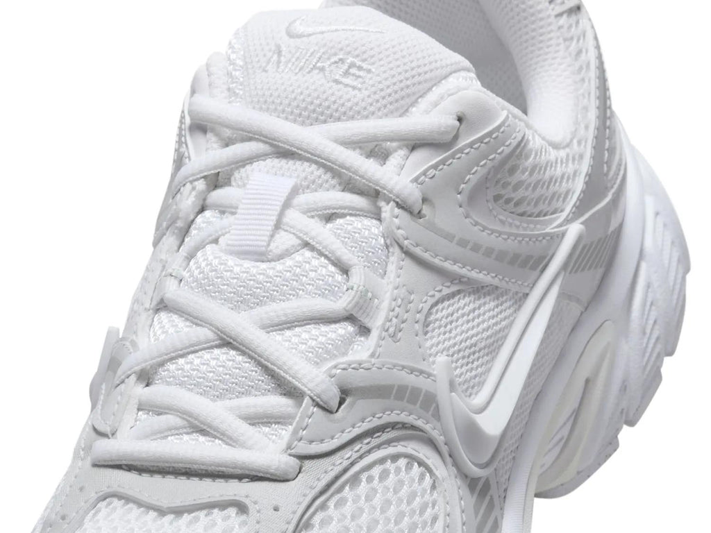 Nike V5 RNR Sneaker - Women's