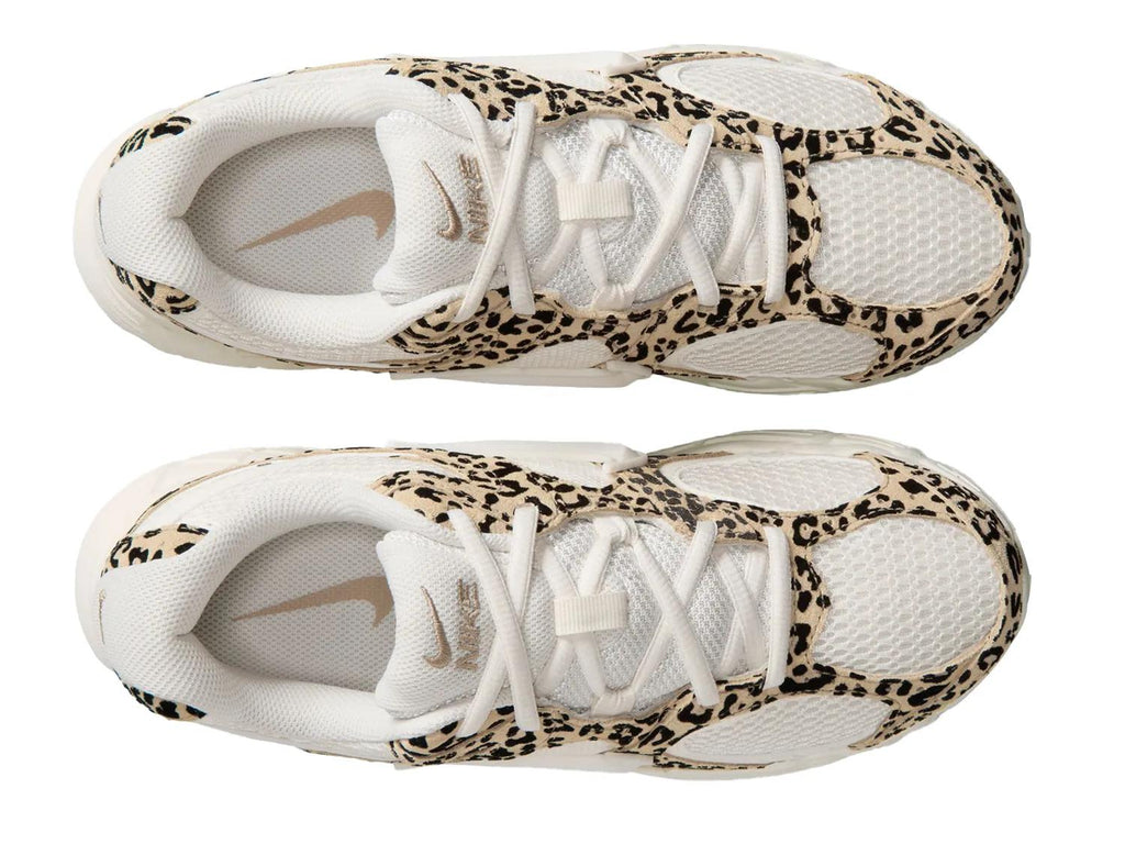 Nike V5 RNR Sneaker - Women's