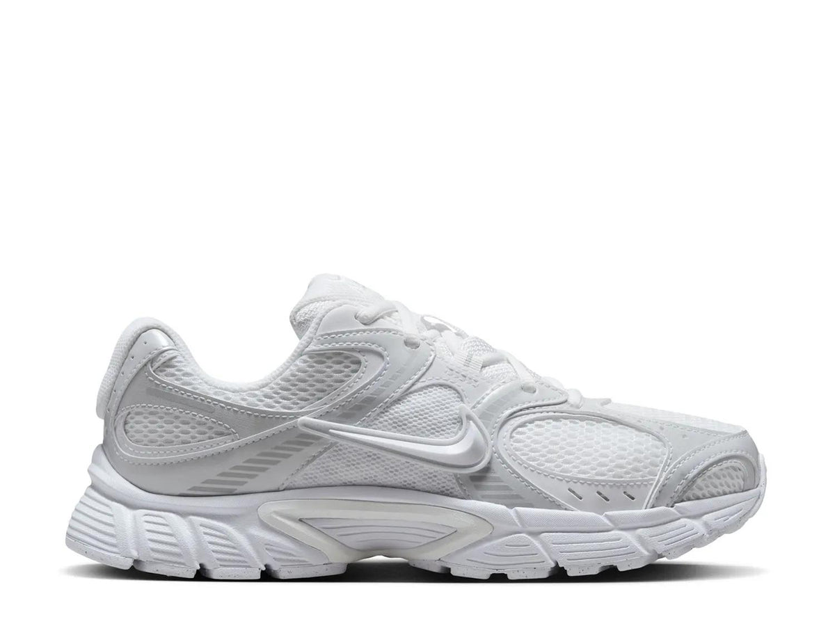 Nike V5 RNR Sneaker - Women's