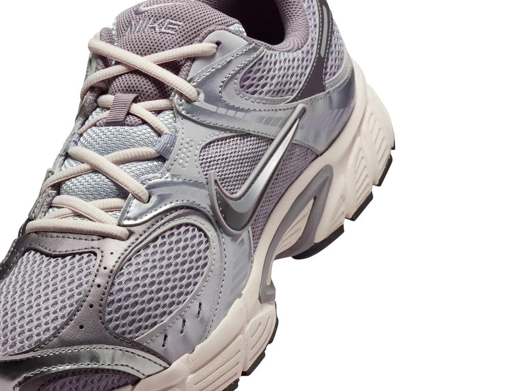 Nike V5 RNR Sneaker - Men's
