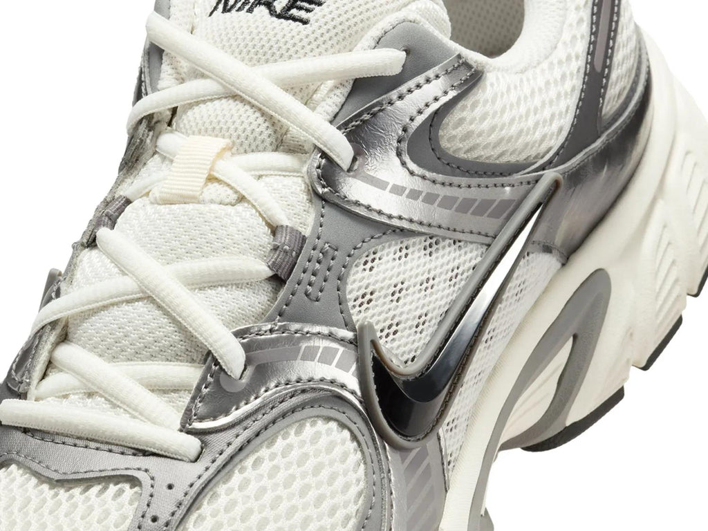 Nike V5 RNR Sneaker - Men's