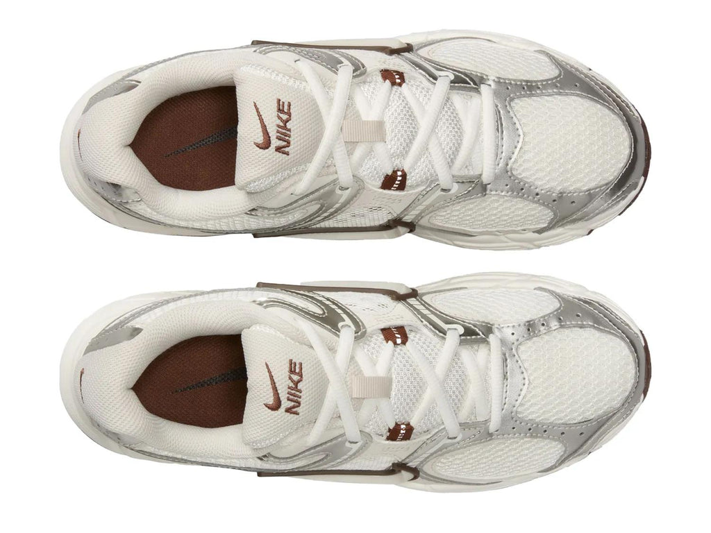 Nike V5 RNR Sneaker - Women's