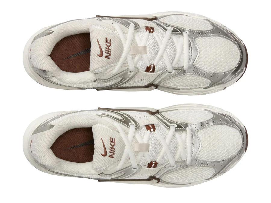 Nike V5 RNR Sneaker - Women's