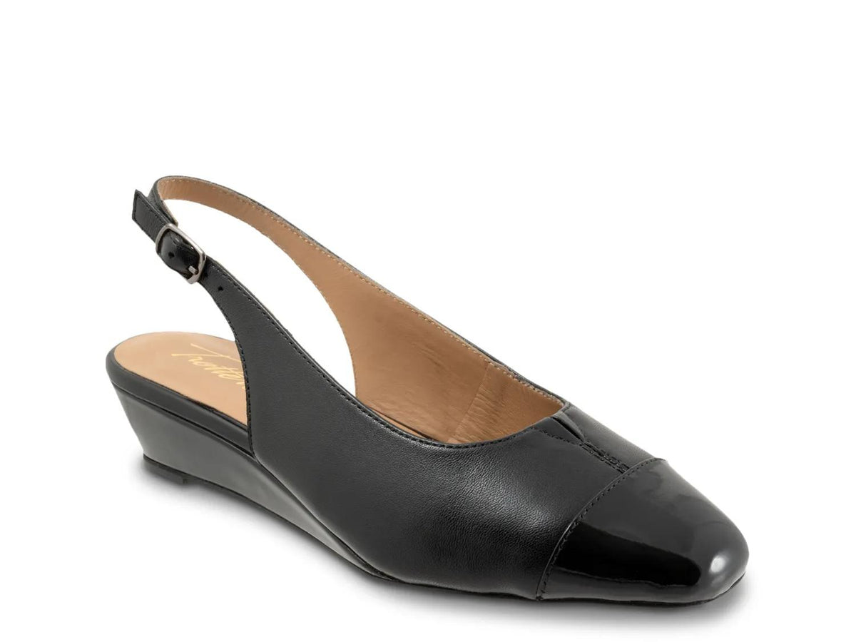 Trotters Dea Wedge Pump