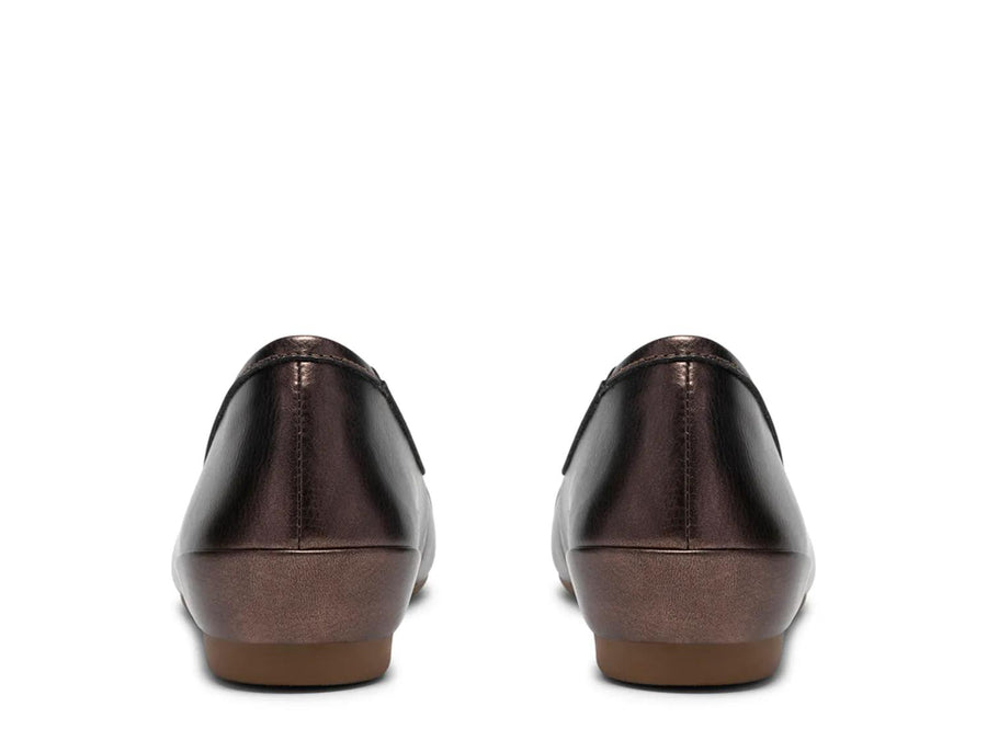Clarks Cathrynn Luna Flat - Women's