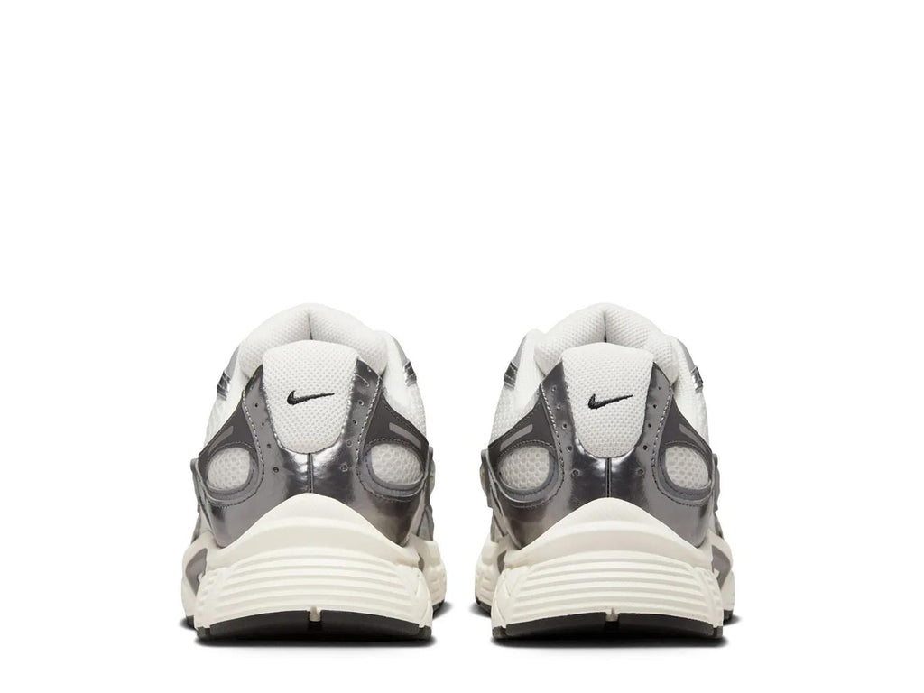 Nike V5 RNR Sneaker - Men's