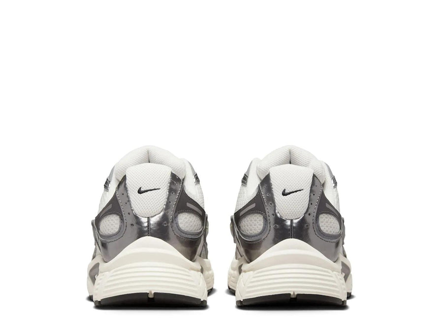 Nike V5 RNR Sneaker - Men's