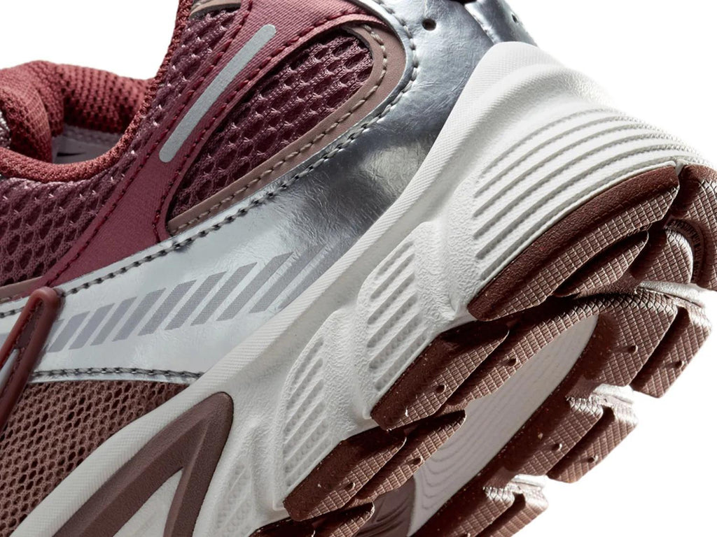 Nike V5 RNR Sneaker - Women's