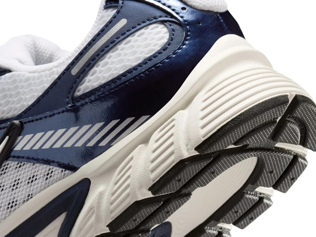 Nike V5 RNR Sneaker - Men's