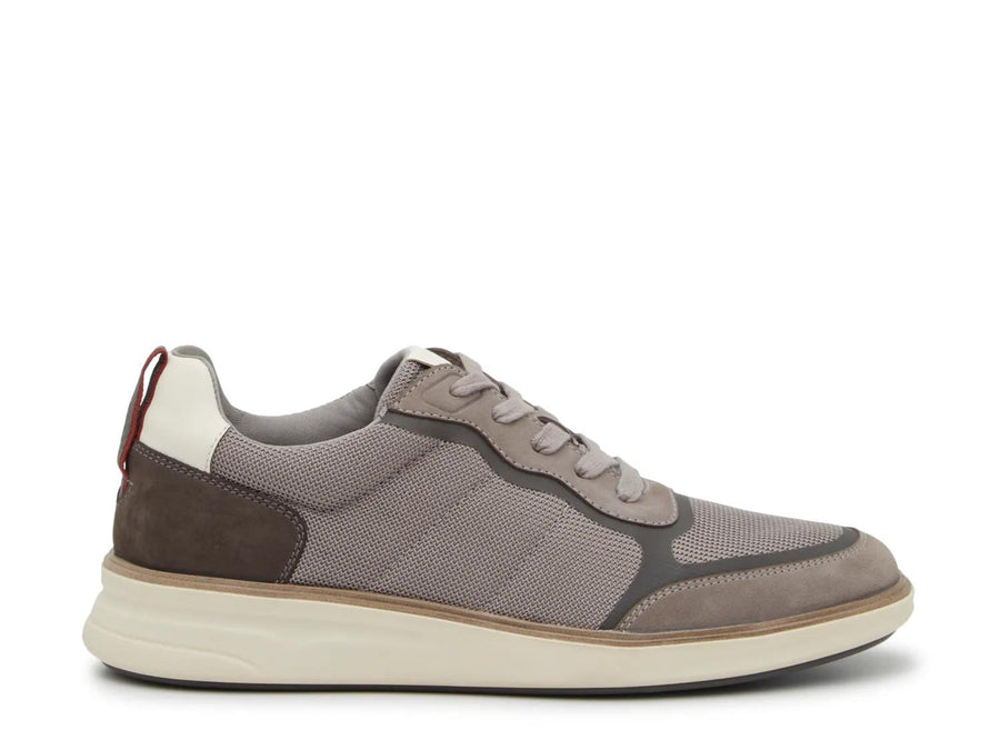 Vince Camuto Haldin Sneaker