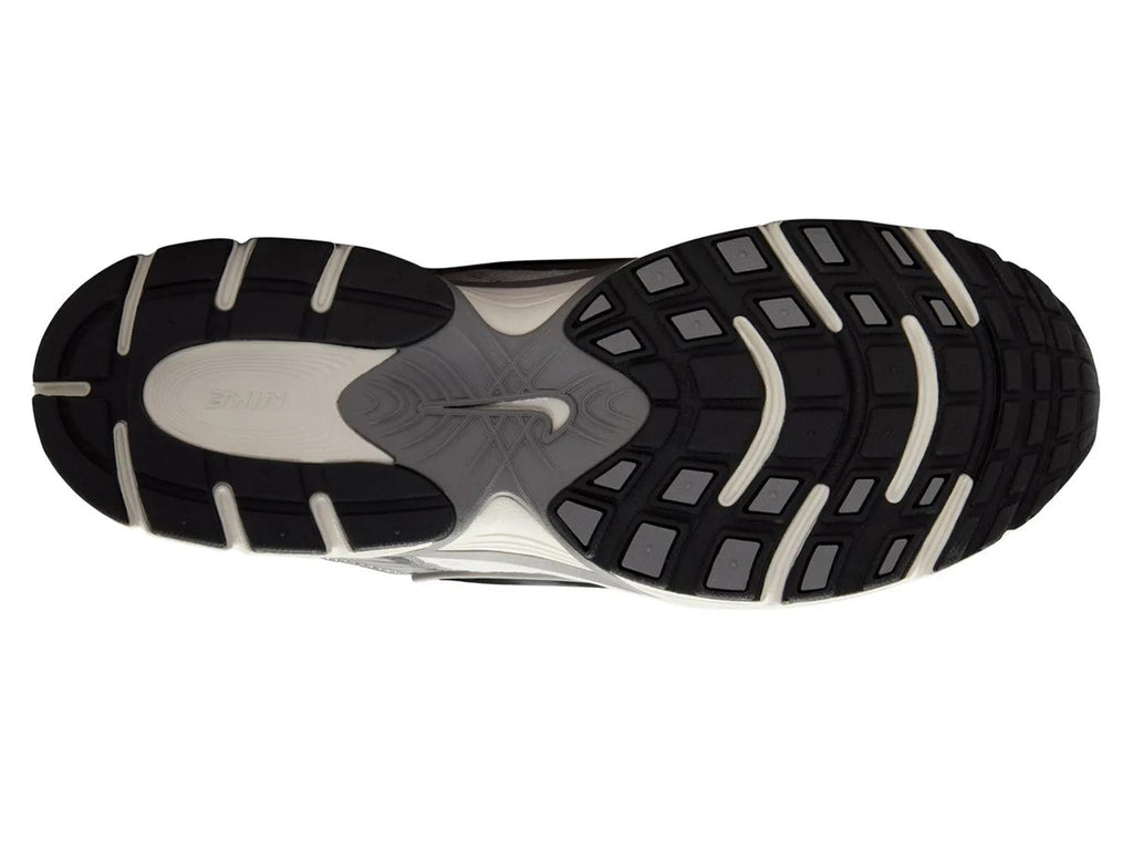 Nike V5 RNR Sneaker - Men's