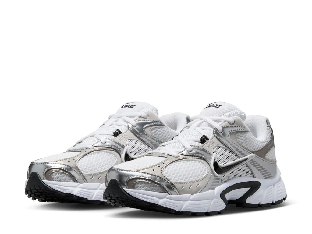 Nike V5 RNR Sneaker - Women's