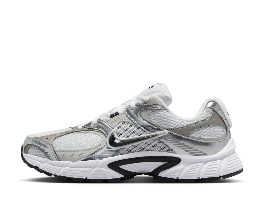 Nike V5 RNR Sneaker - Women's