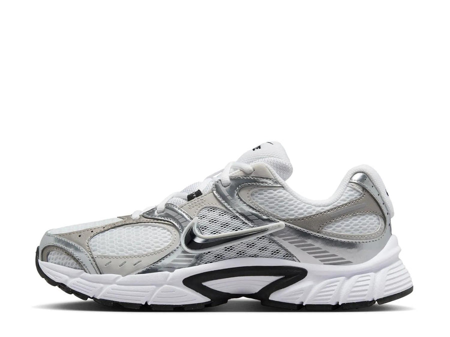 Nike V5 RNR Sneaker - Women's