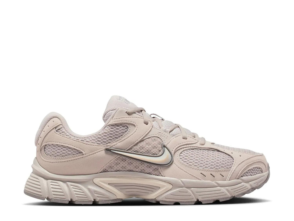 Nike V5 RNR Sneaker - Men's