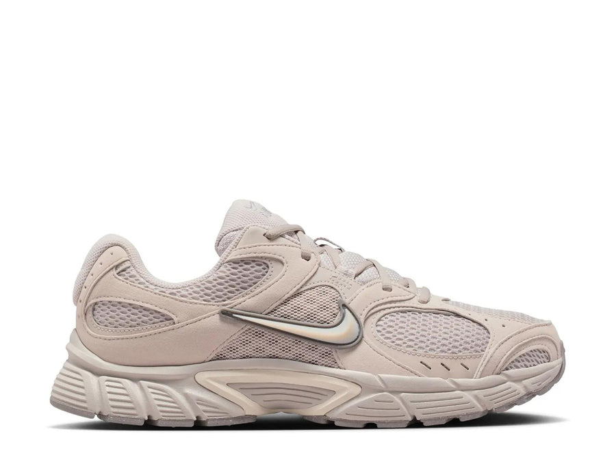 Nike V5 RNR Sneaker - Men's