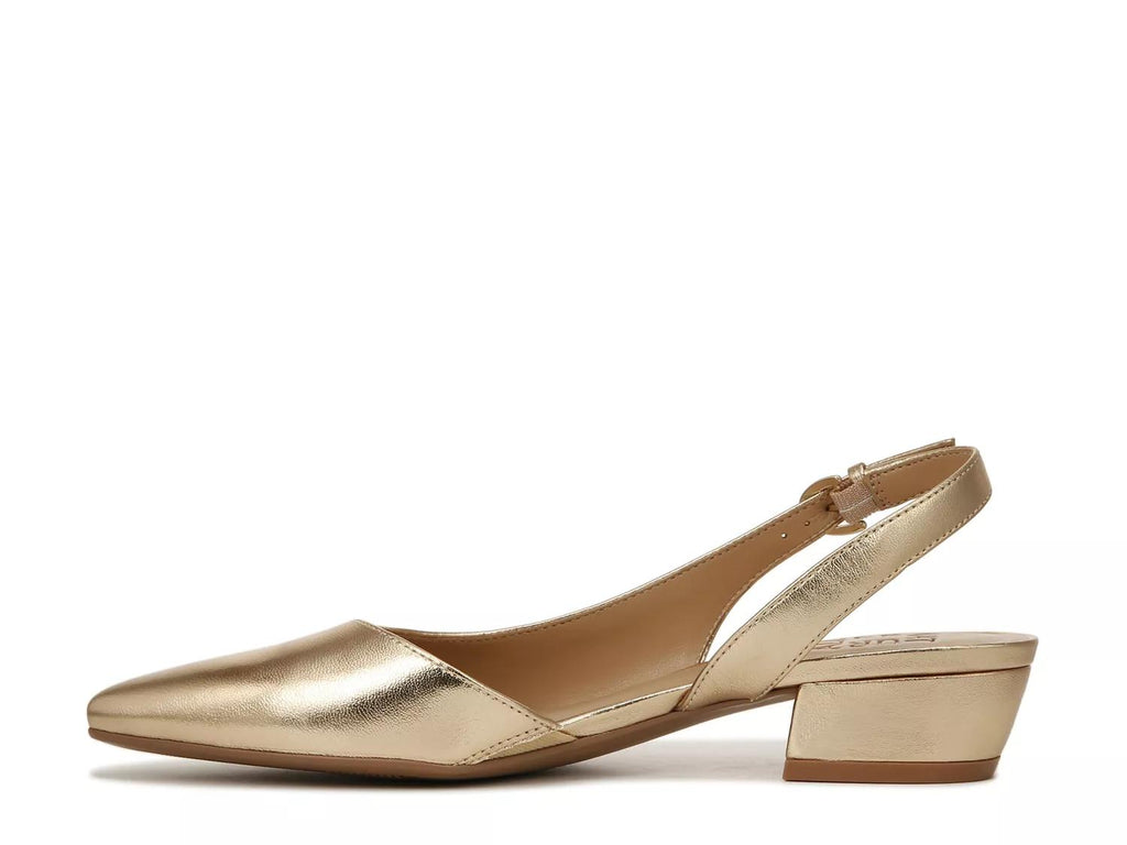 Naturalizer Banks Pump