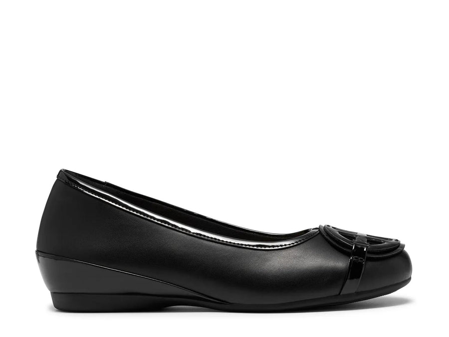 Clarks Cathrynn Luna Flat
