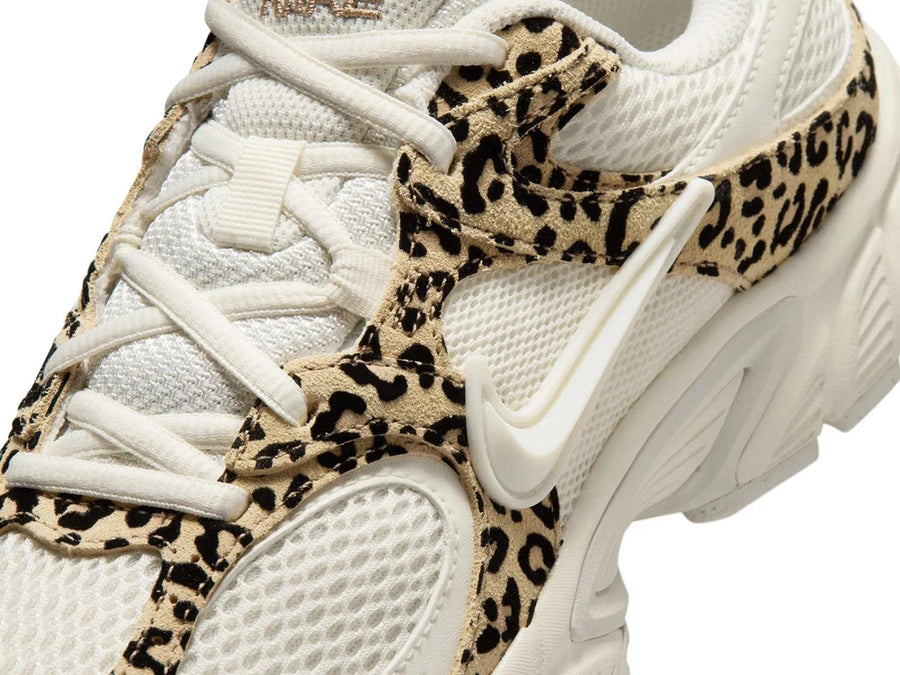 Nike V5 RNR Sneaker - Women's