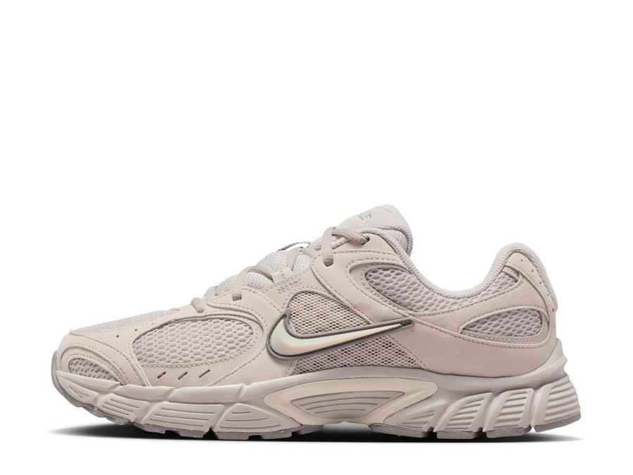 Nike V5 RNR Sneaker - Men's