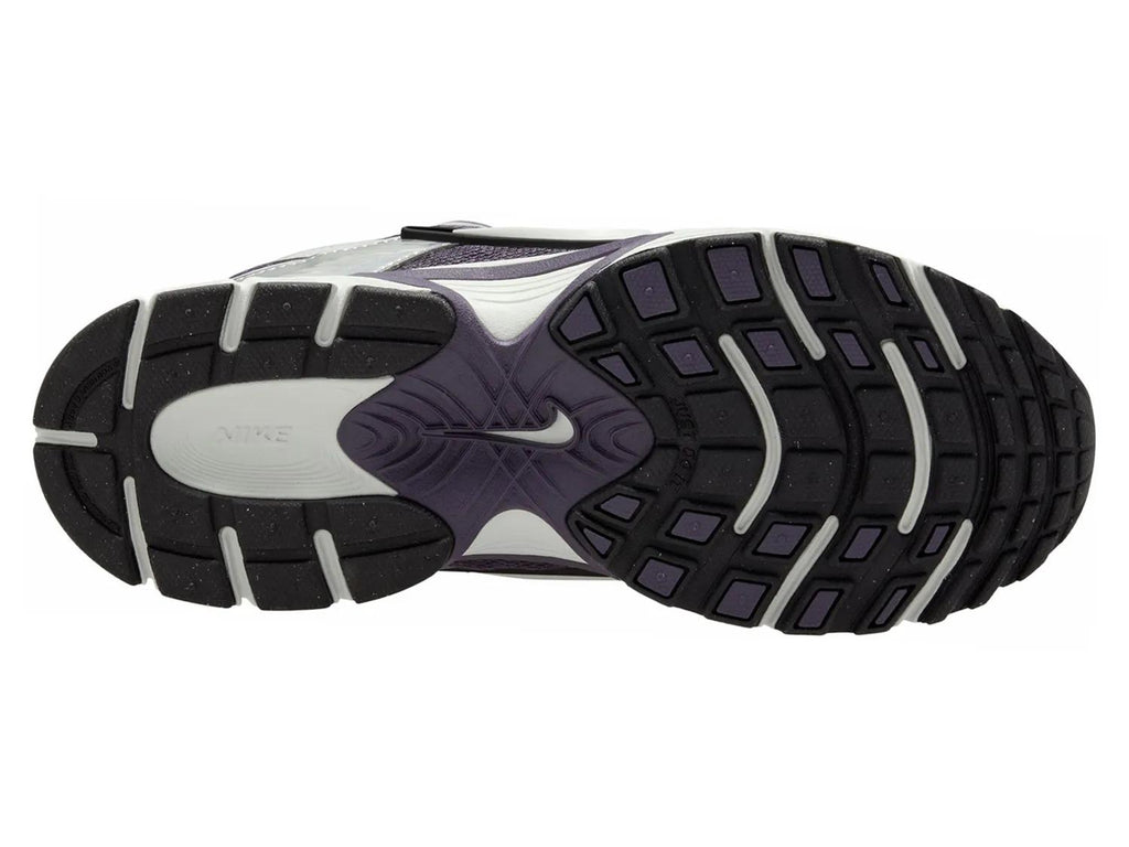 Nike V5 RNR Sneaker - Women's